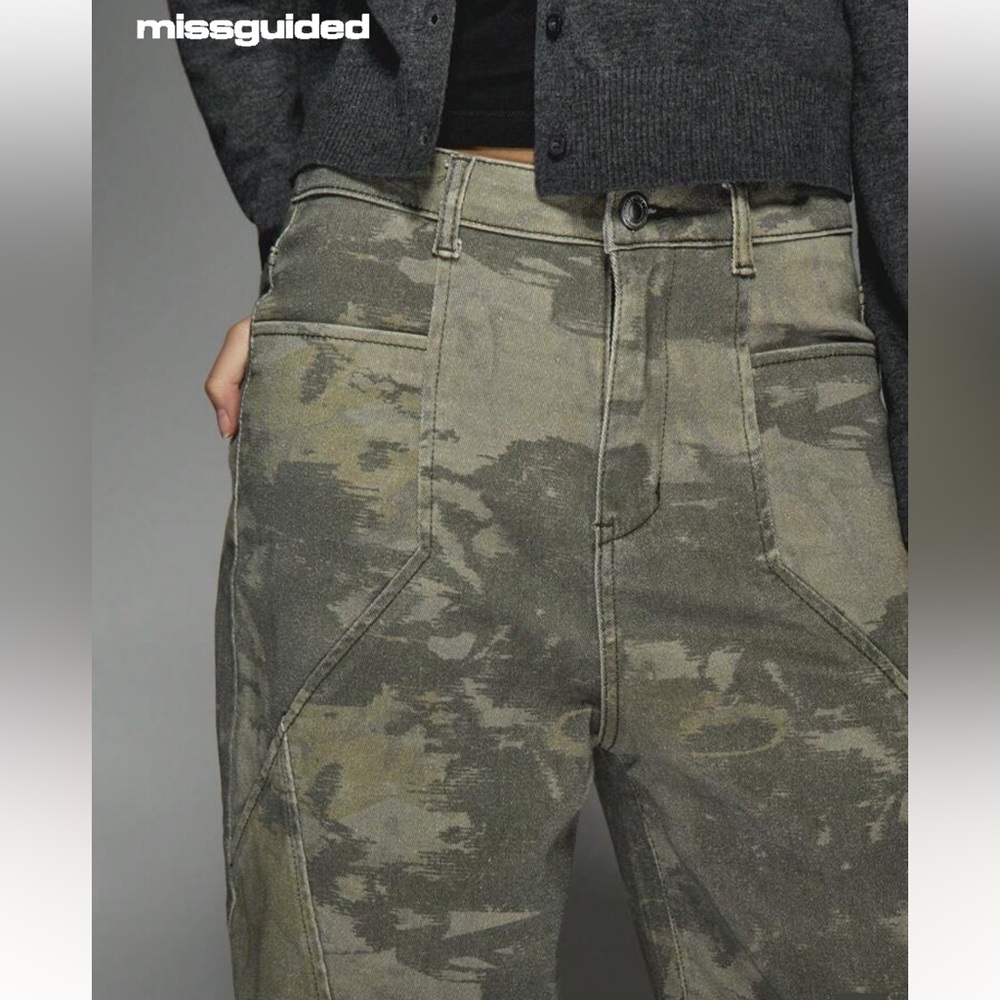 Missguided Olive Camo Print Paneled Wide Leg Jeans - Size: M (6) extra long - Picture 3 of 16